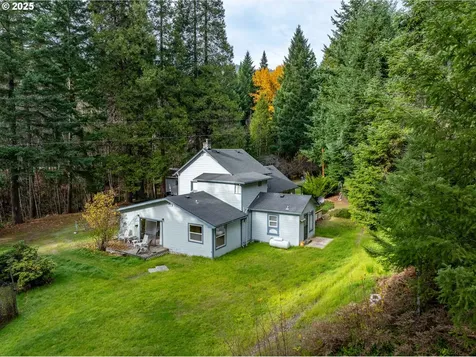 1871 Mccullough Creek Road Glendale OR 97442