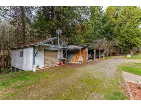 1871 Mccullough Creek Road Glendale OR 97442