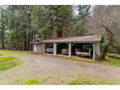 1871 Mccullough Creek Road Glendale OR 97442