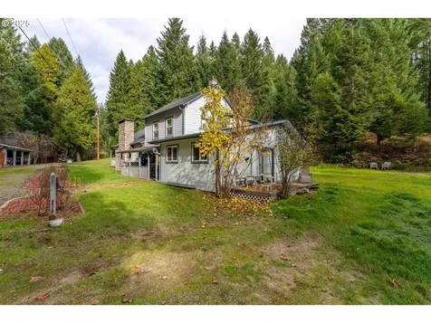 1871 Mccullough Creek Road Glendale OR 97442