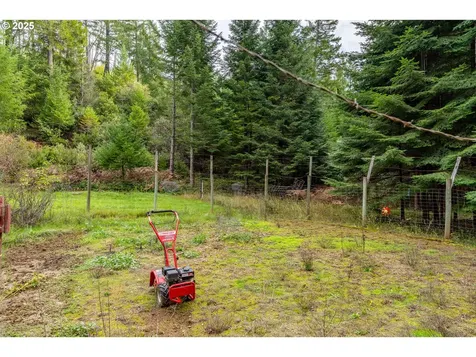 1871 Mccullough Creek Road Glendale OR 97442