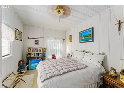 1871 Mccullough Creek Road Glendale OR 97442