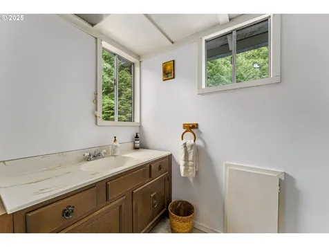 1871 Mccullough Creek Road Glendale OR 97442