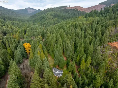 1871 Mccullough Creek Road Glendale OR 97442