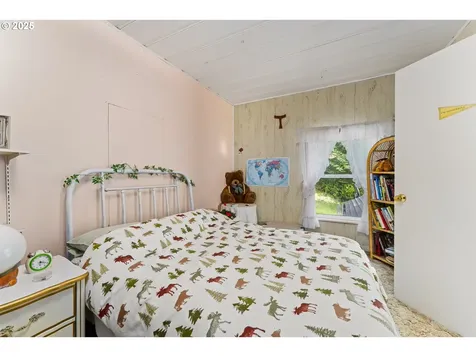 1871 Mccullough Creek Road Glendale OR 97442