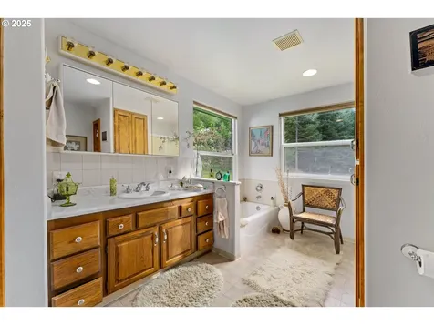 1871 Mccullough Creek Road Glendale OR 97442
