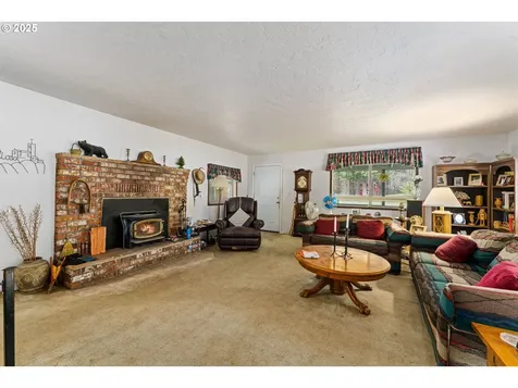 1871 Mccullough Creek Road Glendale OR 97442