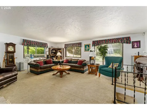 1871 Mccullough Creek Road Glendale OR 97442