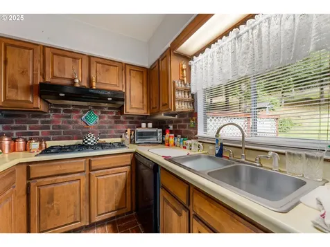 1871 Mccullough Creek Road Glendale OR 97442