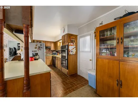 1871 Mccullough Creek Road Glendale OR 97442