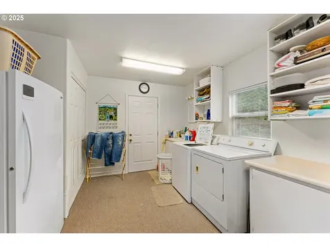 1871 Mccullough Creek Road Glendale OR 97442