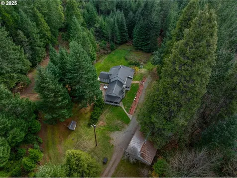 1871 Mccullough Creek Road Glendale OR 97442
