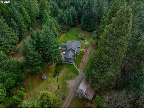 1871 Mccullough Creek Road Glendale OR 97442