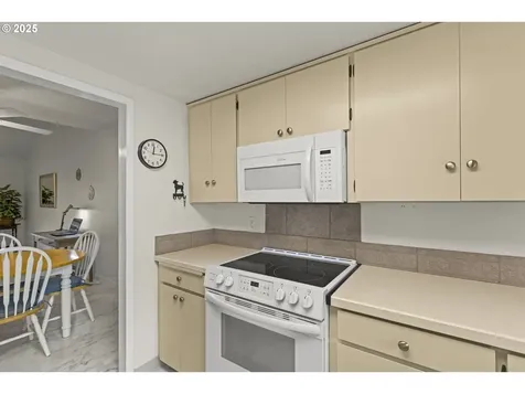 16925 SW Monterey Lane Portland OR 97224