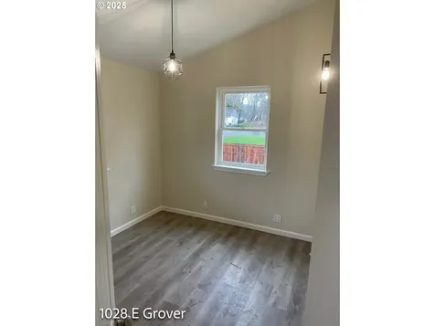 1028 E Grover Avenue Cottage Grove OR 97424