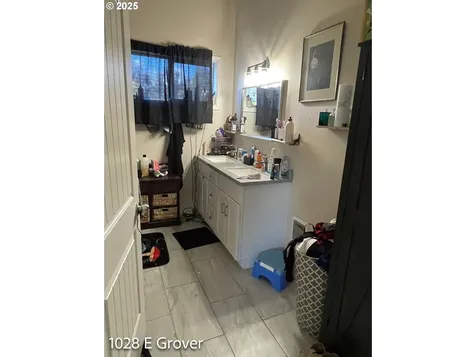 1028 E Grover Avenue Cottage Grove OR 97424