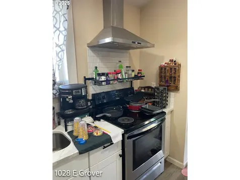 1028 E Grover Avenue Cottage Grove OR 97424