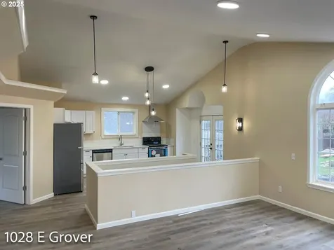 1028 E Grover Avenue Cottage Grove OR 97424