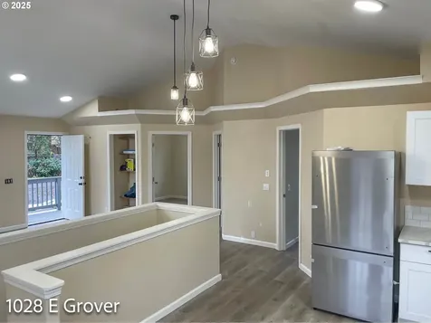 1028 E Grover Avenue Cottage Grove OR 97424