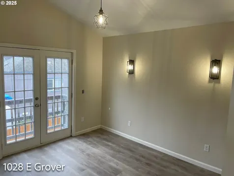 1028 E Grover Avenue Cottage Grove OR 97424