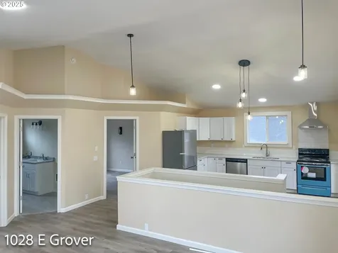 1028 E Grover Avenue Cottage Grove OR 97424