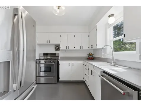 3734 SW Hamilton Street Portland OR 97221