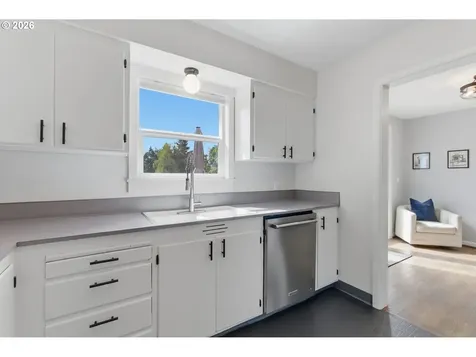 3734 SW Hamilton Street Portland OR 97221