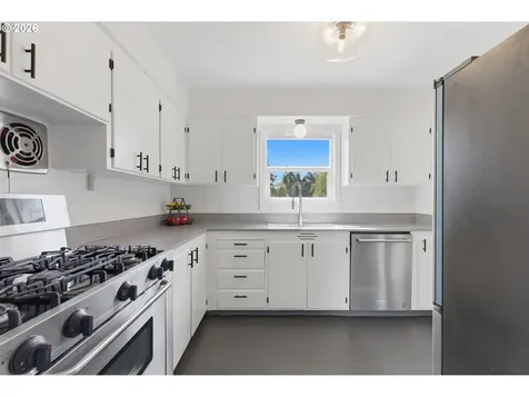 3734 SW Hamilton Street Portland OR 97221