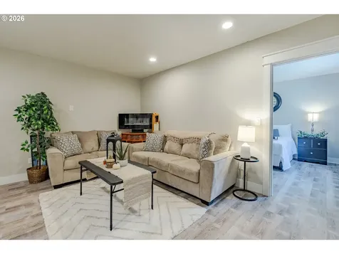 32568 Deberry Road Creswell OR 97426