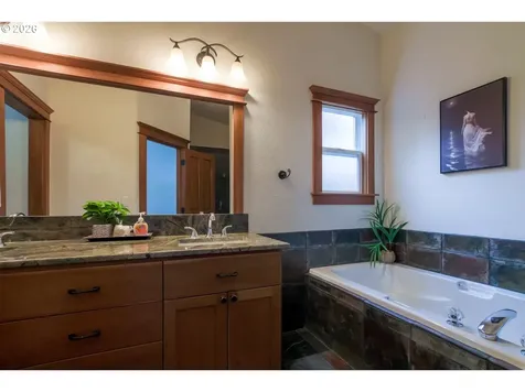 10507 NE 45th Avenue Vancouver WA 98686