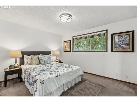 2343 Willona Park Eugene OR 97408
