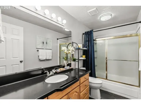 2343 Willona Park Eugene OR 97408