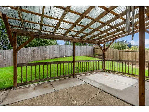 2343 Willona Park Eugene OR 97408