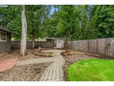 2343 Willona Park Eugene OR 97408