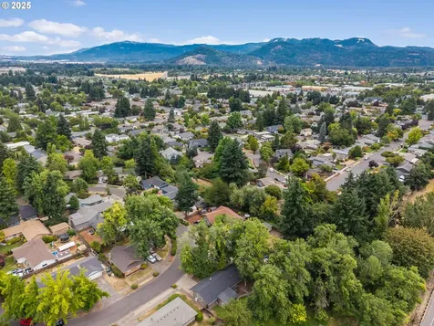 2343 Willona Park Eugene OR 97408