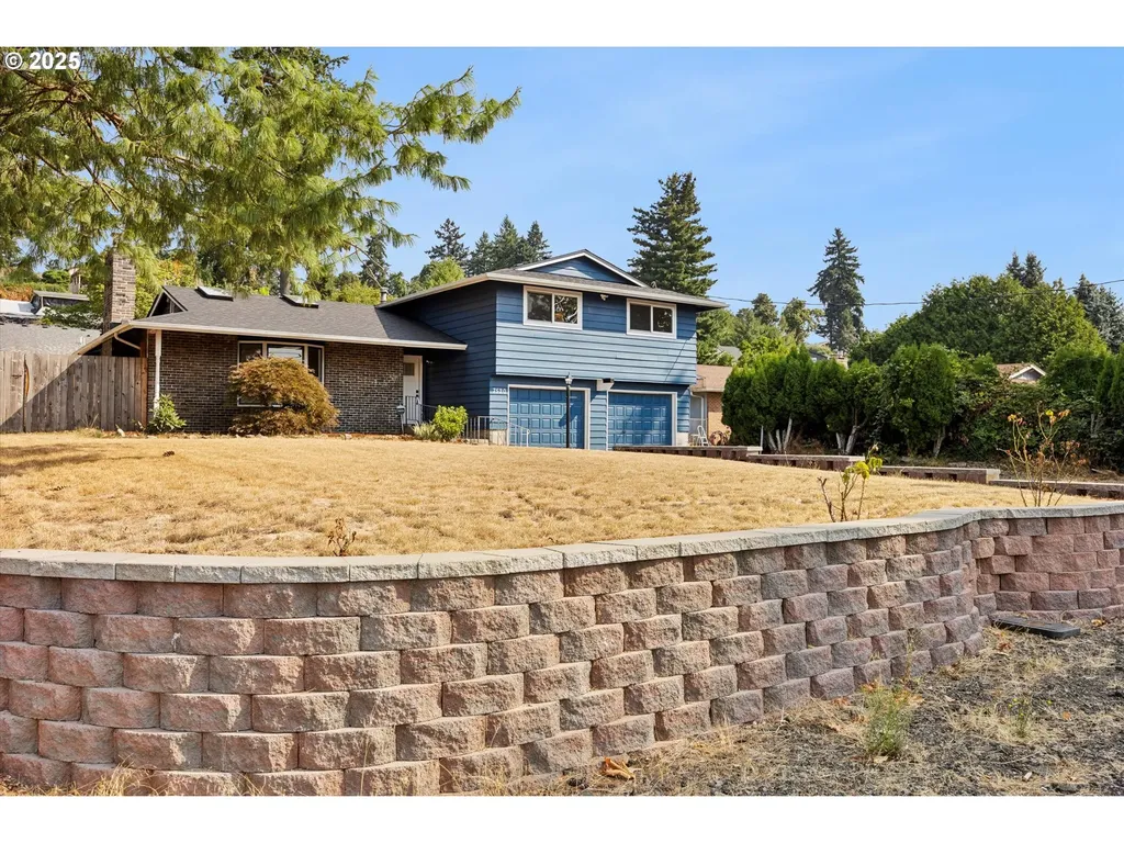 7520 SE Middle Way Vancouver WA 98664