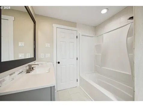 7520 SE Middle Way Vancouver WA 98664