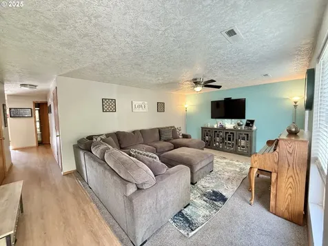 3035 NE Maloney Drive Mcminnville OR 97128