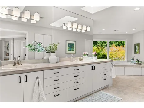4221 SW Selling Court Portland OR 97221