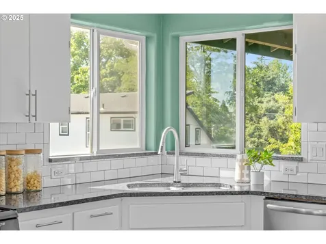6902 SW Taylors Ferry Road Portland OR 97223