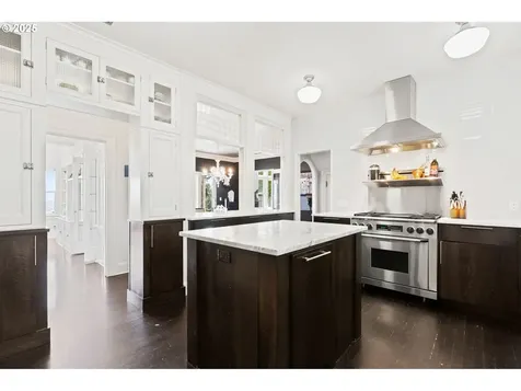 806 NW Albemarle Terrace Portland OR 97210