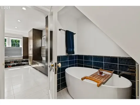 806 NW Albemarle Terrace Portland OR 97210