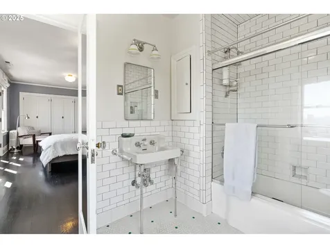 806 NW Albemarle Terrace Portland OR 97210
