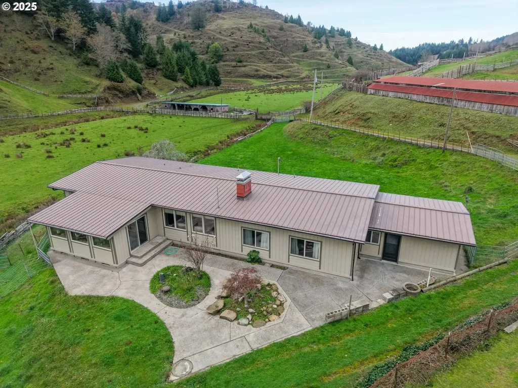70033 Larsen Ranch Road North Bend OR 97459