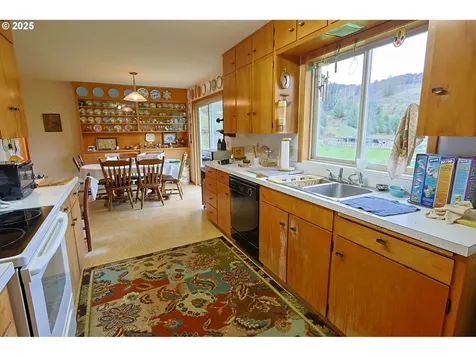 70033 Larsen Ranch Road North Bend OR 97459