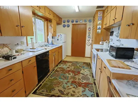 70033 Larsen Ranch Road North Bend OR 97459