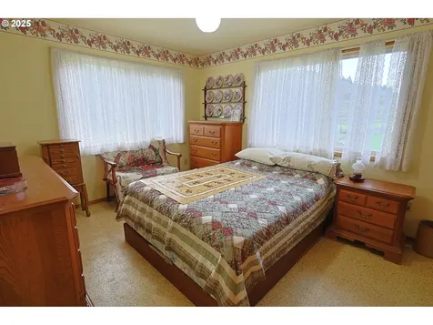 70033 Larsen Ranch Road North Bend OR 97459