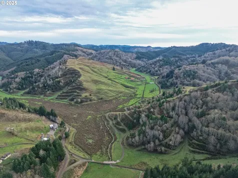 70033 Larsen Ranch Road North Bend OR 97459