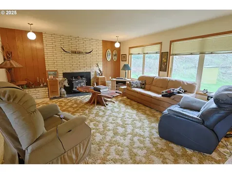 70033 Larsen Ranch Road North Bend OR 97459