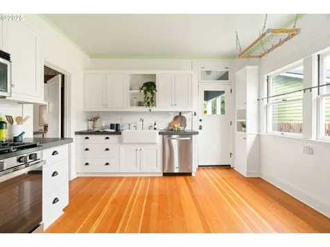 5037 NE 16th Avenue Portland OR 97211